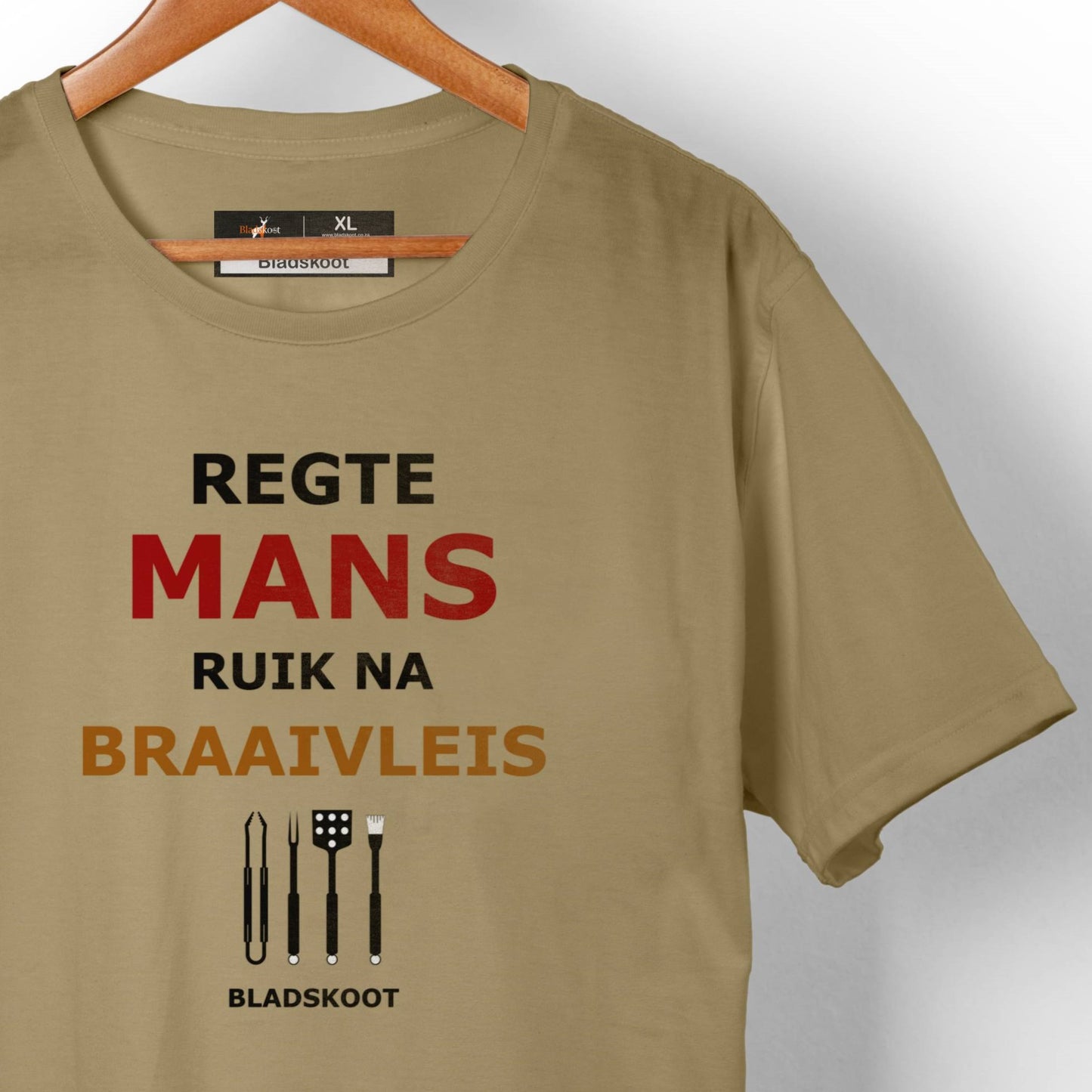 Regte Mans Ruik Na Braaivleis - Unisex Short-sleeve T-shirt - 180g